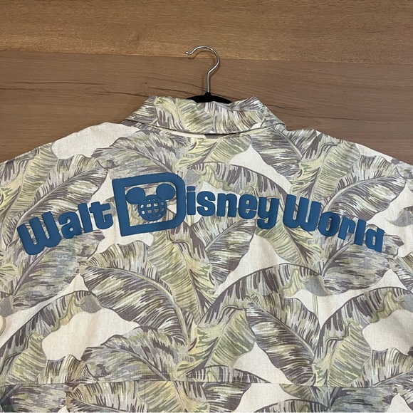 NWT Disney Parks “tropic print” button up spirit jersey - Picture 5 of 8